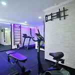 Incrível sala e quarto com varanda e vista para o mar de Ipanema